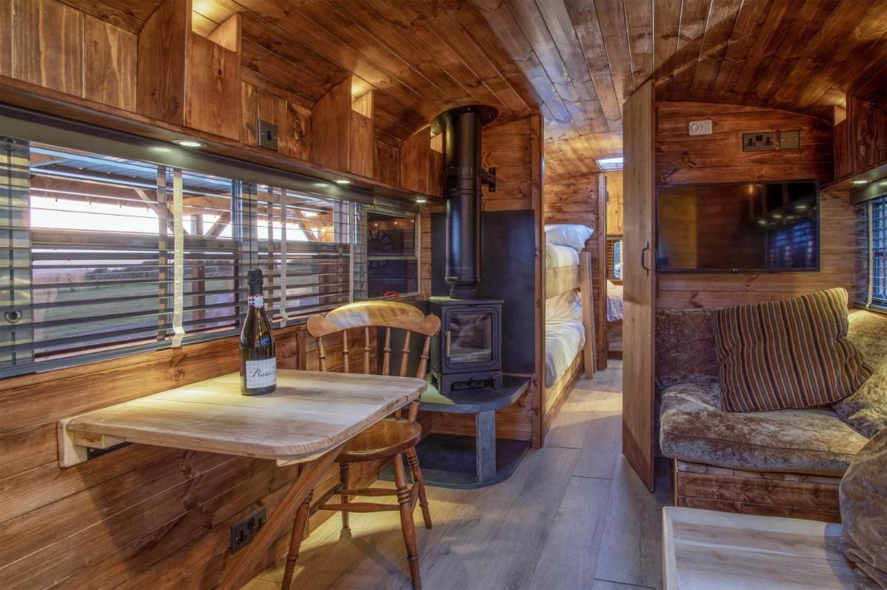 American School Bus - 1 Bedroom - Blossom Farm - Tiers Cross Johnston Εξωτερικό φωτογραφία