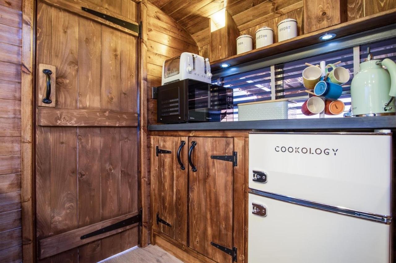 American School Bus - 1 Bedroom - Blossom Farm - Tiers Cross Johnston Εξωτερικό φωτογραφία