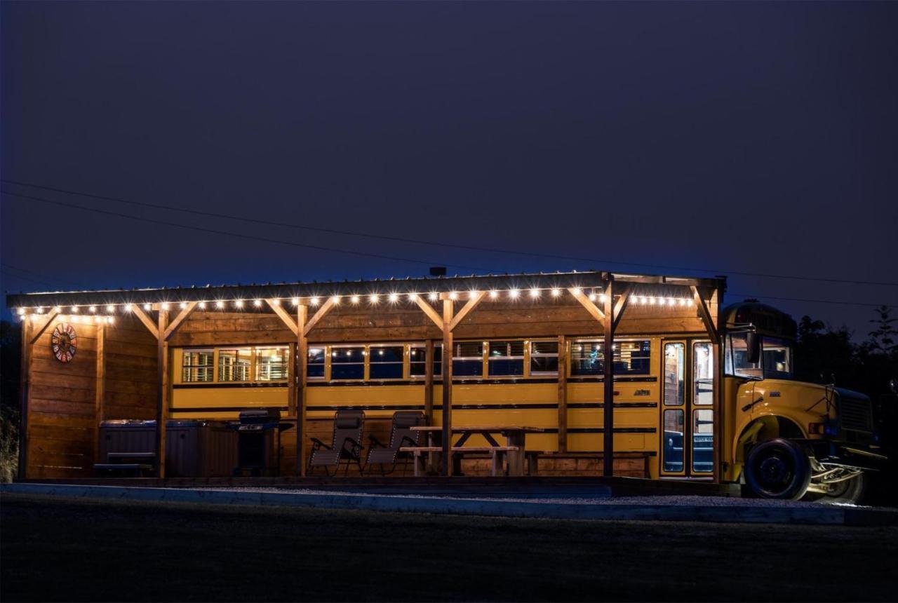 American School Bus - 1 Bedroom - Blossom Farm - Tiers Cross Johnston Εξωτερικό φωτογραφία