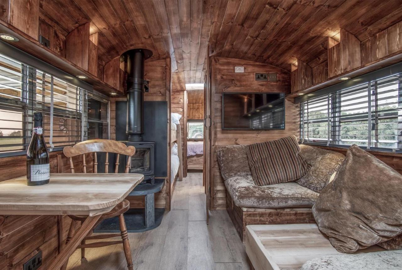 American School Bus - 1 Bedroom - Blossom Farm - Tiers Cross Johnston Εξωτερικό φωτογραφία