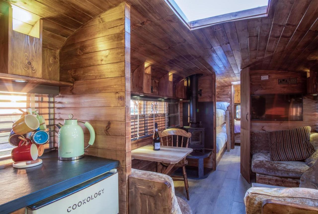 American School Bus - 1 Bedroom - Blossom Farm - Tiers Cross Johnston Εξωτερικό φωτογραφία