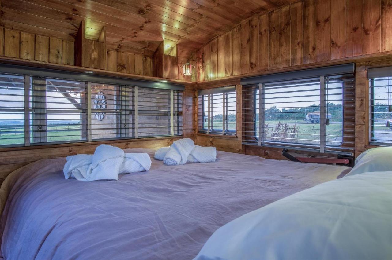 American School Bus - 1 Bedroom - Blossom Farm - Tiers Cross Johnston Εξωτερικό φωτογραφία