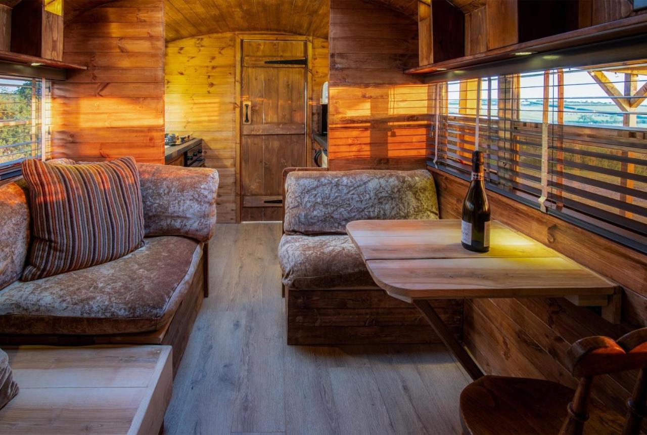 American School Bus - 1 Bedroom - Blossom Farm - Tiers Cross Johnston Εξωτερικό φωτογραφία