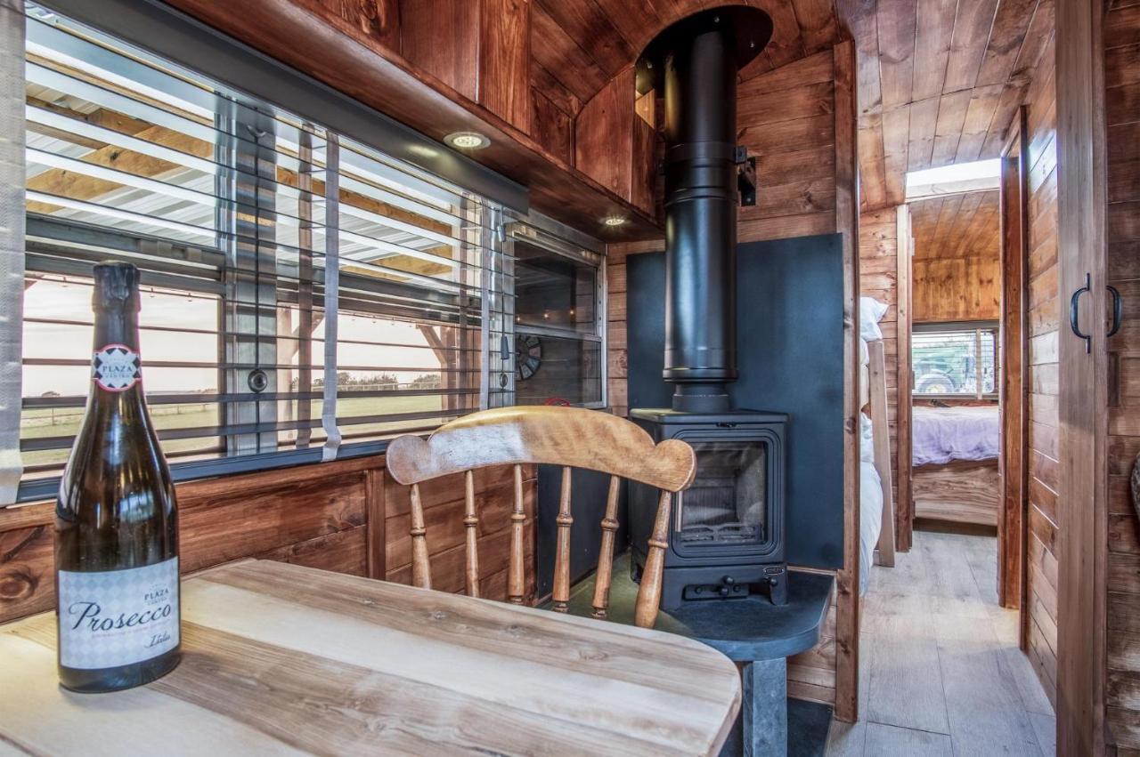 American School Bus - 1 Bedroom - Blossom Farm - Tiers Cross Johnston Εξωτερικό φωτογραφία