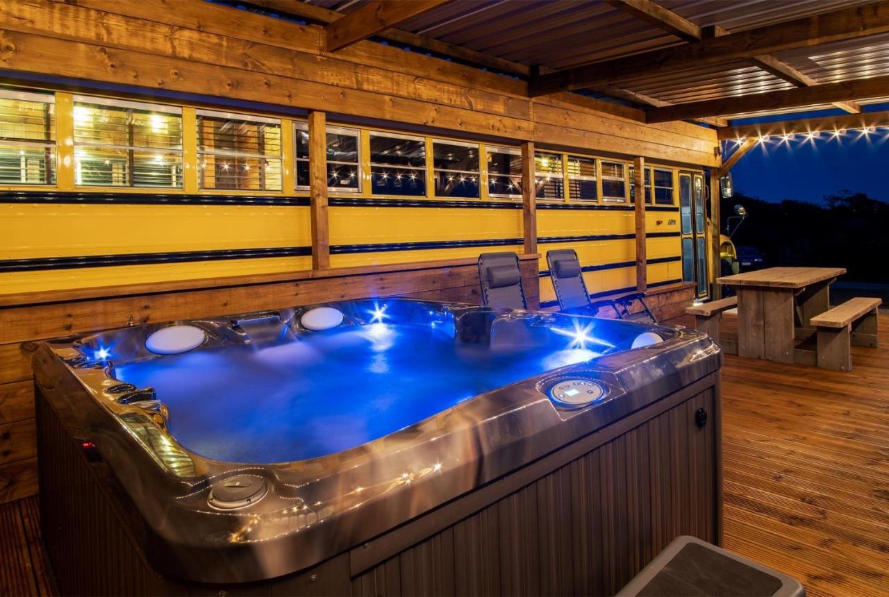 American School Bus - 1 Bedroom - Blossom Farm - Tiers Cross Johnston Εξωτερικό φωτογραφία
