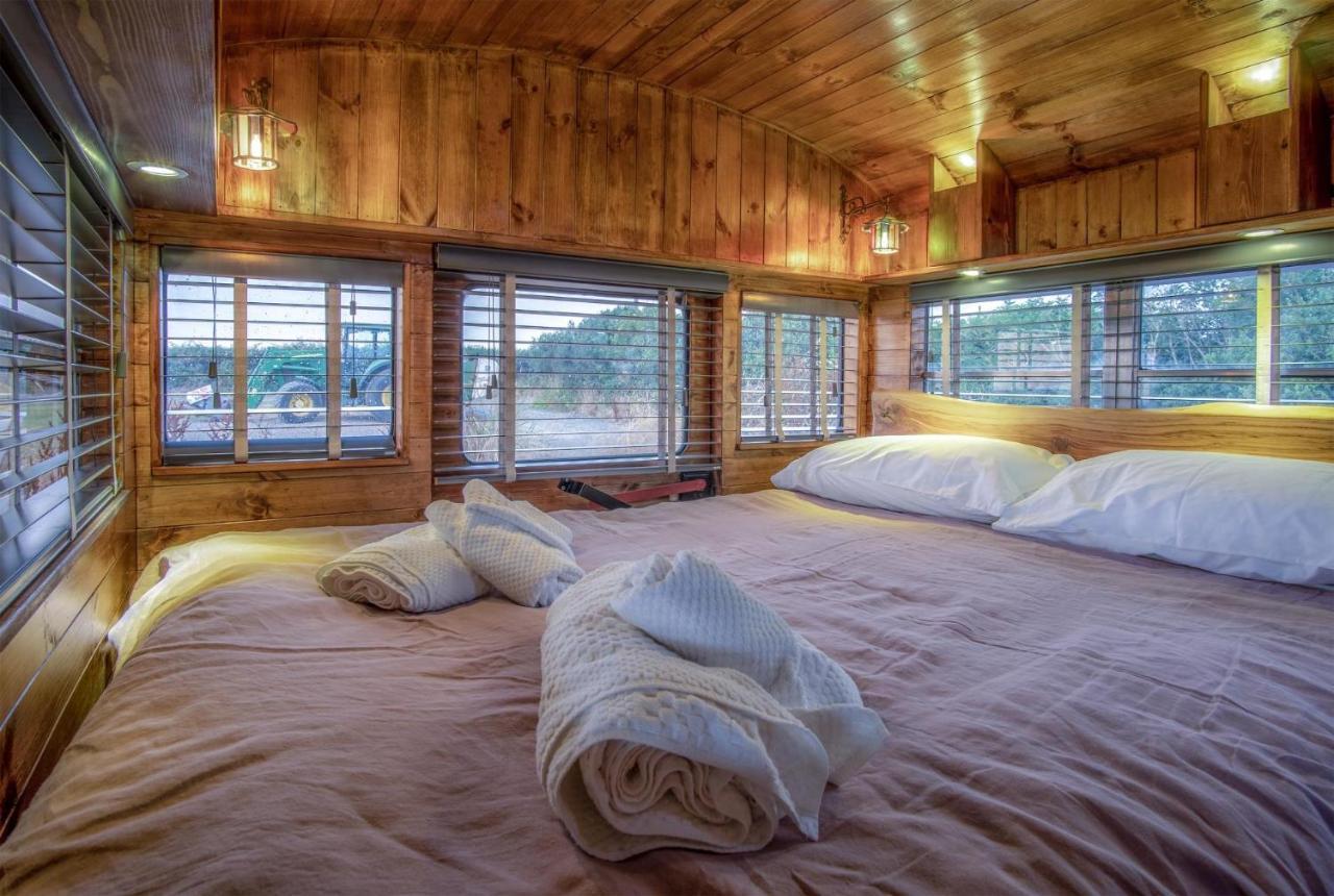 American School Bus - 1 Bedroom - Blossom Farm - Tiers Cross Johnston Εξωτερικό φωτογραφία