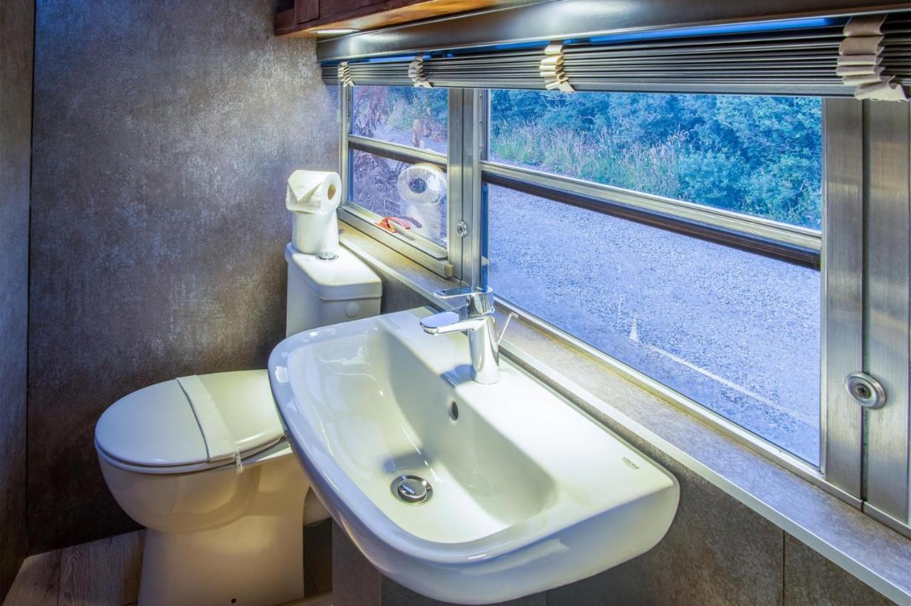 American School Bus - 1 Bedroom - Blossom Farm - Tiers Cross Johnston Εξωτερικό φωτογραφία