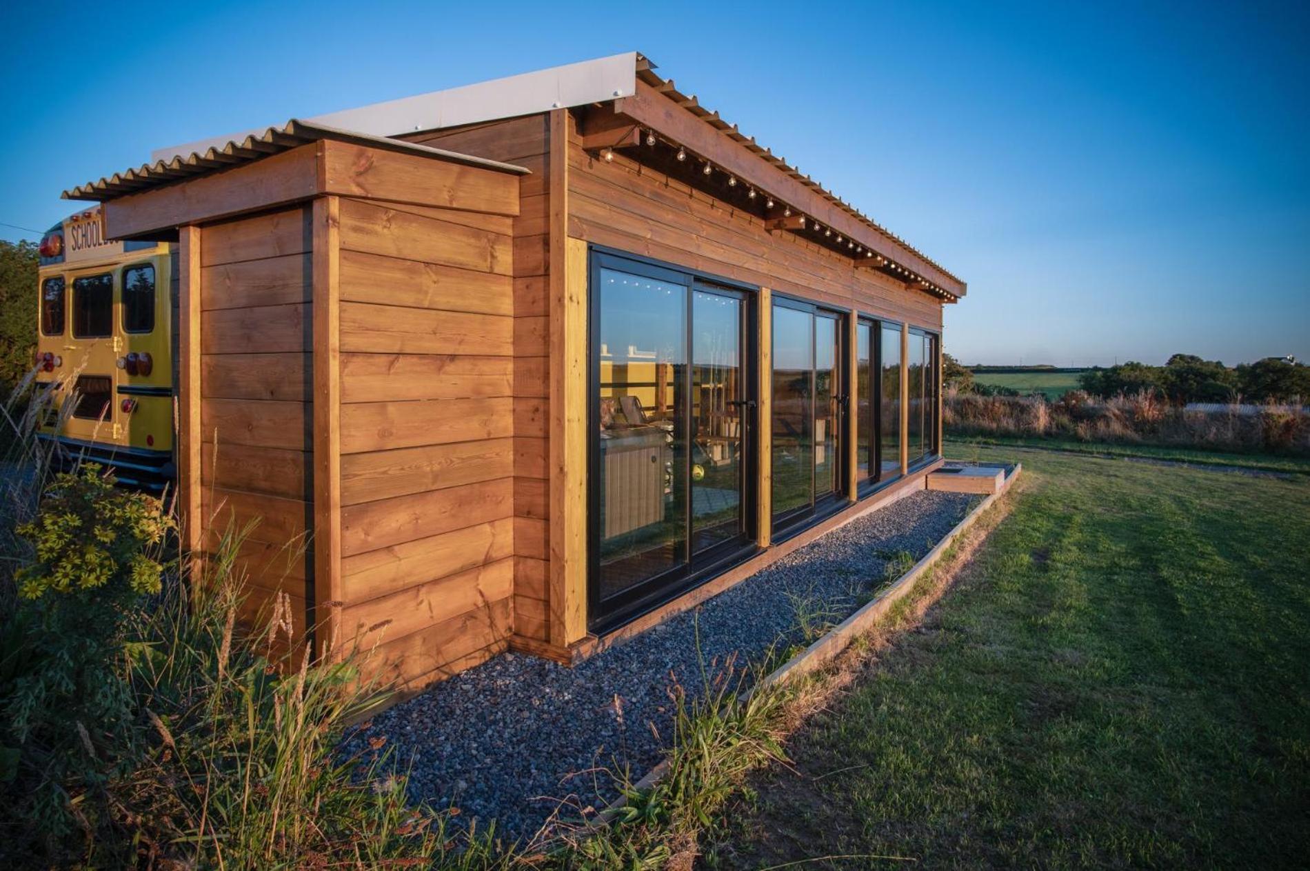 American School Bus - 1 Bedroom - Blossom Farm - Tiers Cross Johnston Εξωτερικό φωτογραφία